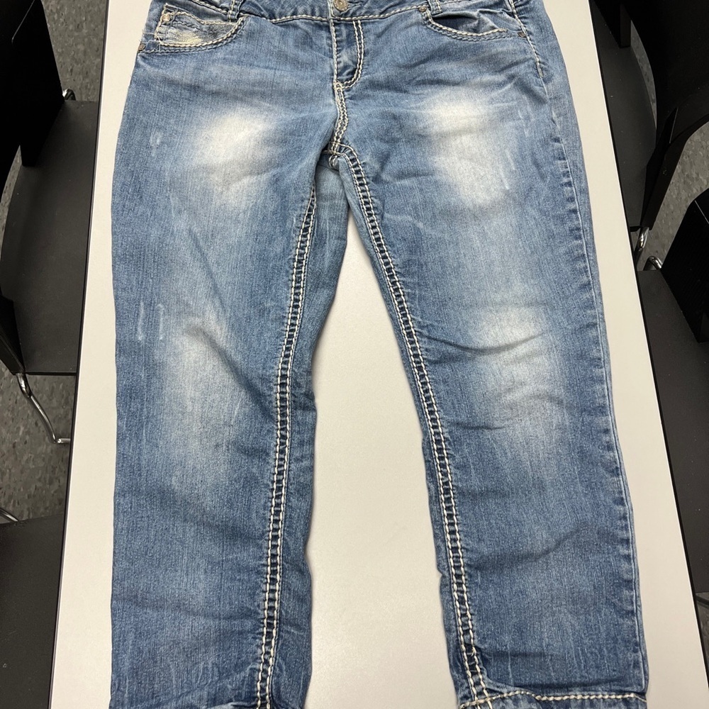 Almost Famous Women Junior’s Light Medium Wash Denim Ankle Jeans Size 15 X 24’